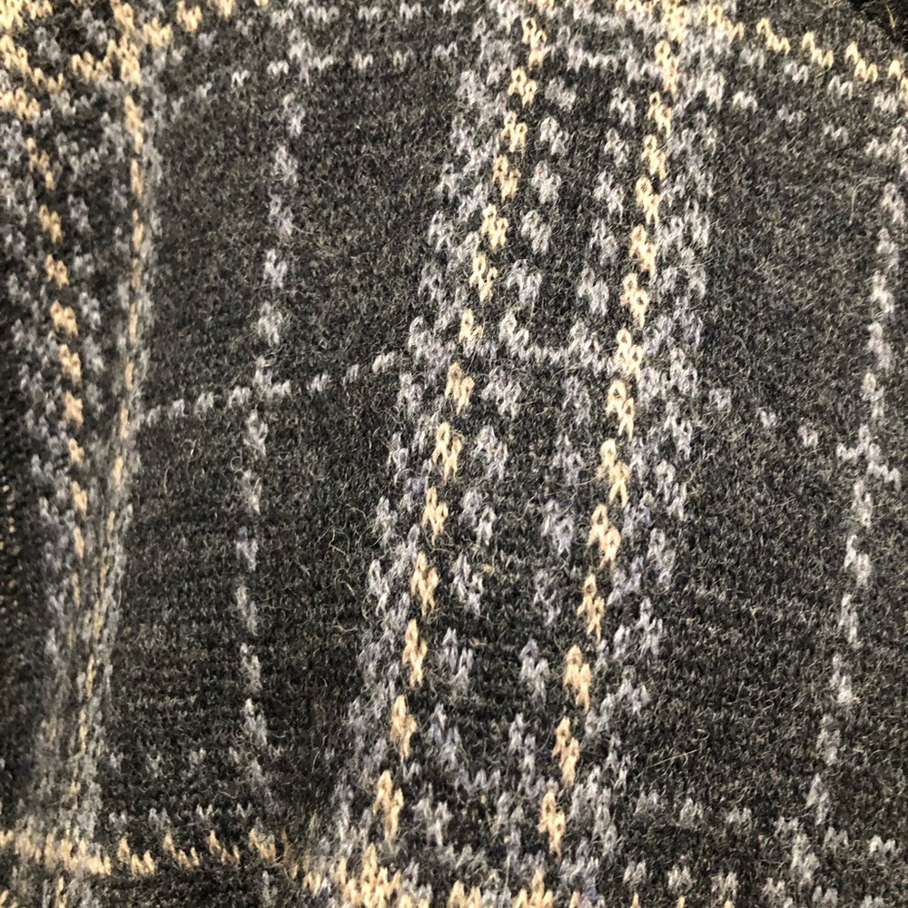 Gray/black cape w/full zipper - Picture 3 of 10
